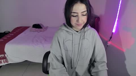 Snapshot of nymph_frida chatting on December 4, 6:55 am Frida online show from December 4, 6:55 am