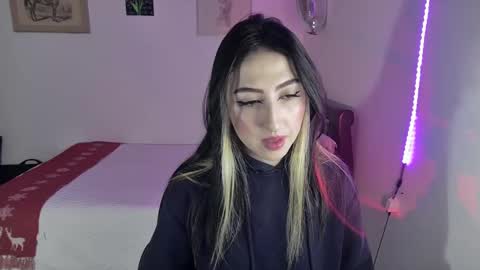 Snapshot of nymph_frida chatting on December 5, 3:37 am Frida online show from December 5, 3:37 am