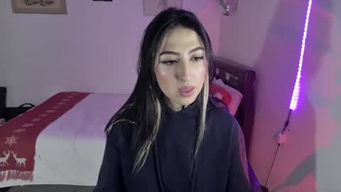 Snapshot of nymph_frida chatting on December 5, 9:50 am Frida online show from December 5, 9:50 am