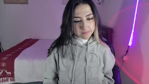 Snapshot of nymph_frida chatting on December 6, 8:59 am Frida online show from December 6, 8:59 am