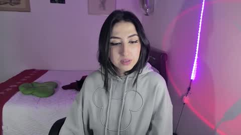 Snapshot of nymph_frida chatting on December 6, 12:05 pm Frida online show from December 6, 12:05 pm