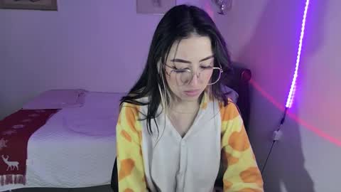 Snapshot of nymph_frida chatting on December 9, 12:30 pm Frida online show from December 9, 12:30 pm