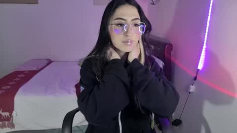 Snapshot of nymph_frida chatting on December 11, 5:10 am Frida online show from December 11, 5:10 am