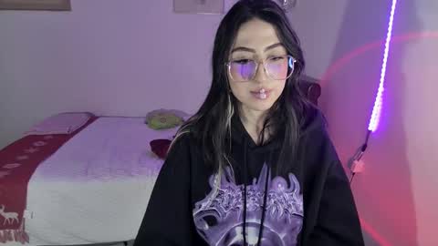 Snapshot of nymph_frida chatting on December 11, 8:15 am Frida online show from December 11, 8:15 am