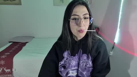 Snapshot of nymph_frida chatting on December 13, 6:31 am Frida online show from December 13, 6:31 am