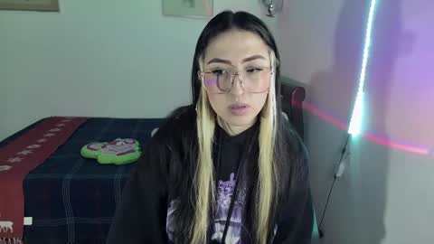 Snapshot of nymph_frida chatting on December 26, 8:07 am Frida online show from December 26, 8:07 am