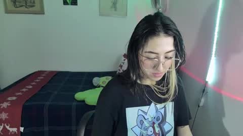 Snapshot of nymph_frida chatting on December 26, 2:16 pm Frida online show from December 26, 2:16 pm