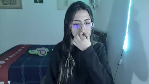 Snapshot of nymph_frida chatting on December 27, 9:50 am Frida online show from December 27, 9:50 am