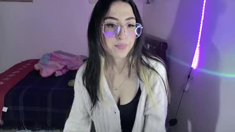 Snapshot of nymph_frida chatting on December 31, 5:22 am Frida online show from December 31, 5:22 am