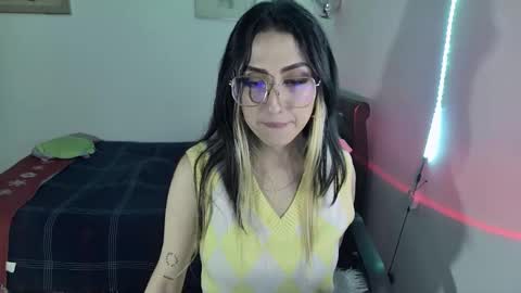 Snapshot of nymph_frida chatting on January 1, 8:13 am Frida online show from January 1, 8:13 am