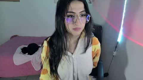 Snapshot of nymph_frida chatting on February 5, 6:46 am Frida online show from February 5, 6:46 am