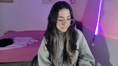 Snapshot of nymph_frida chatting on February 7, 5:31 am Frida online show from February 7, 5:31 am