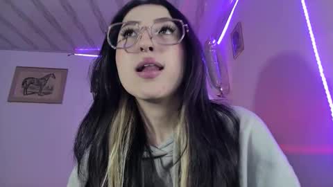 Snapshot of nymph_frida chatting on February 7, 8:33 am Frida online show from February 7, 8:33 am