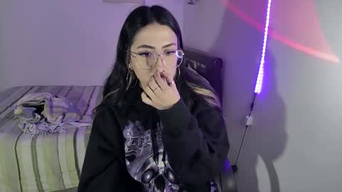 Snapshot of nymph_frida chatting on February 11, 9:09 am Frida online show from February 11, 9:09 am