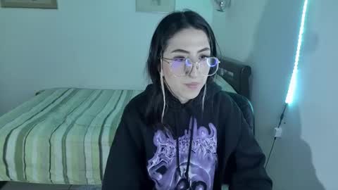 Snapshot of nymph_frida chatting on February 12, 12:01 pm Frida online show from February 12, 12:01 pm