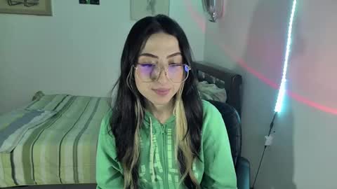 Snapshot of nymph_frida chatting on February 17, 5:58 am Frida online show from February 17, 5:58 am