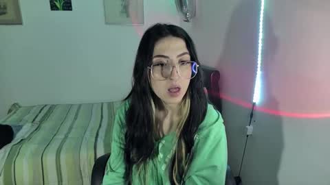 Snapshot of nymph_frida chatting on February 17, 12:05 pm Frida online show from February 17, 12:05 pm