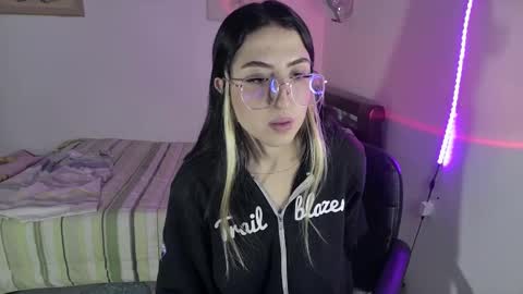 Snapshot of nymph_frida chatting on February 24, 9:53 am Frida online show from February 24, 9:53 am