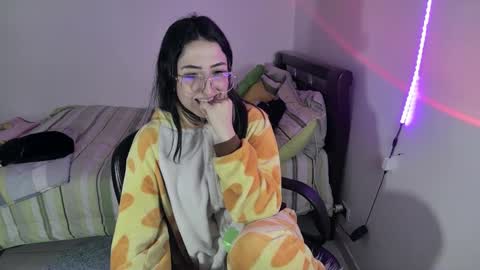 Snapshot of nymph_frida chatting on February 24, 12:59 pm Frida online show from February 24, 12:59 pm