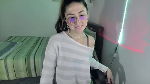 Snapshot of nymph_frida chatting on February 27, 9:22 am Frida online show from February 27, 9:22 am