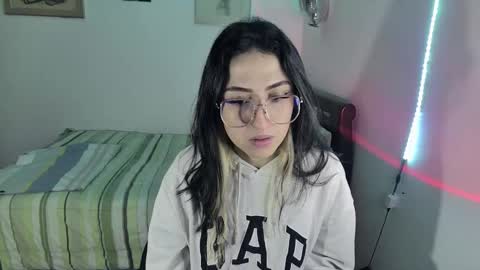 Snapshot of nymph_frida chatting on February 28, 12:09 pm Frida online show from February 28, 12:09 pm