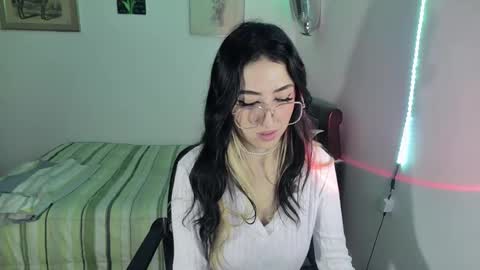 Snapshot of nymph_frida chatting on March 3, 1:31 pm Frida online show from March 3, 1:31 pm