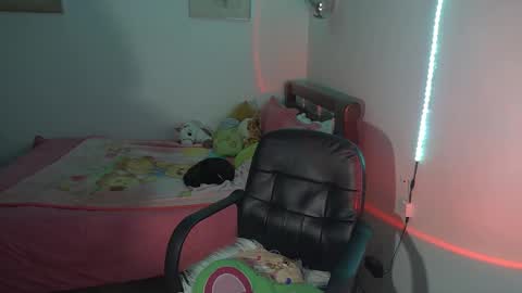 Snapshot of nymph_frida chatting on October 1, 6:52 am Frida online show from October 1, 6:52 am