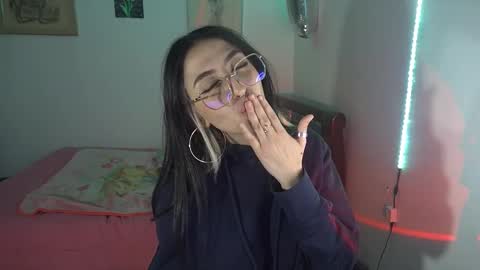 Snapshot of nymph_frida chatting on October 7, 5:59 am Frida online show from October 7, 5:59 am