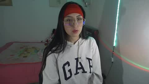 Snapshot of nymph_frida chatting on November 21, 5:17 am Frida online show from November 21, 5:17 am