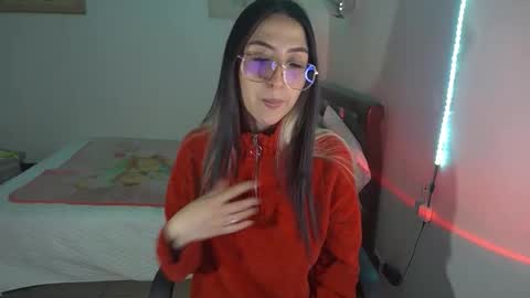 Snapshot of nymph_frida chatting on December 16, 6:29 am Frida online show from December 16, 6:29 am