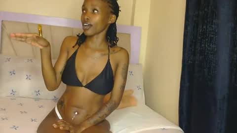 Snapshot of nyra_vesper chatting on July 1, 8:08 pm Lexi i online show from July 1, 8:08 pm