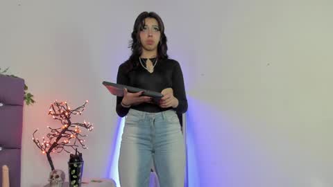   online show from December 5, 9:50 am