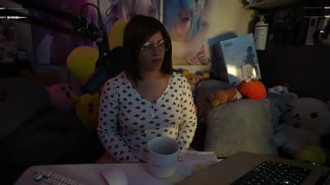 Snapshot of nyxraven chatting on December 19, 4:02 pm NyxRaven online show from December 19, 4:02 pm