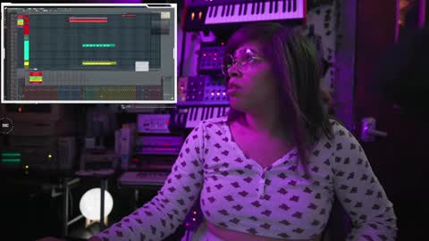 Snapshot of nyxraven chatting on December 20, 11:00 am NyxRaven online show from December 20, 11:00 am