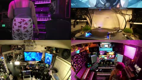 Snapshot of nyxraven chatting on December 29, 10:03 pm NyxRaven online show from December 29, 10:03 pm