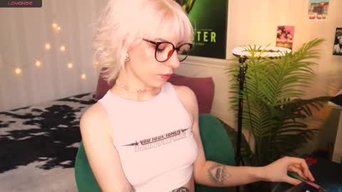 Snapshot of obedientt_ chatting on February 1, 9:08 am Moonlight online show from February 1, 9:08 am