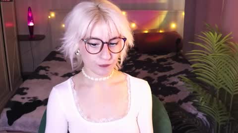 Snapshot of obedientt_ chatting on February 5, 9:36 am Moonlight online show from February 5, 9:36 am