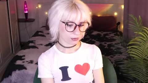 Snapshot of obedientt_ chatting on February 8, 9:13 am Moonlight online show from February 8, 9:13 am