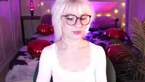 Snapshot of obedientt_ chatting on February 16, 10:22 am Moonlight online show from February 16, 10:22 am