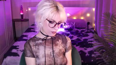 Snapshot of obedientt_ chatting on February 26, 8:46 am Moonlight online show from February 26, 8:46 am