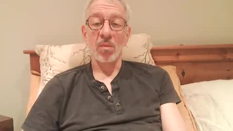 Snapshot of obliox175 chatting on December 3, 12:13 am Obliox online show from December 3, 12:13 am