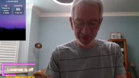 Snapshot of obliox175 chatting on December 12, 10:24 am Obliox online show from December 12, 10:24 am