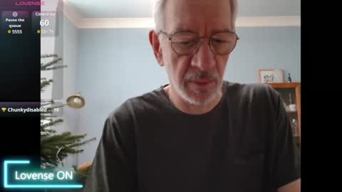 Snapshot of obliox175 chatting on December 15, 11:55 am Obliox online show from December 15, 11:55 am