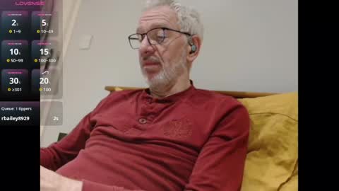 Snapshot of obliox175 chatting on January 4, 12:37 am Obliox online show from January 4, 12:37 am