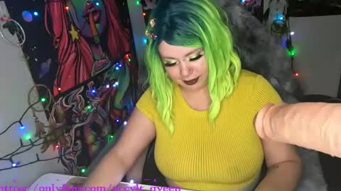 occvlt qveen online show from December 29, 5:21 am