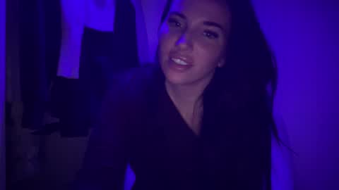 Snapshot of oceanxalara22_xo chatting on October 29, 2:36 am A L A R A online show from October 29, 2:36 am