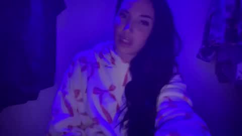 Snapshot of oceanxalara22_xo chatting on November 5, 3:06 am A L A R A online show from November 5, 3:06 am