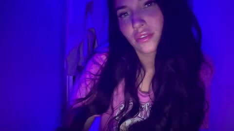 Snapshot of oceanxalara22_xo chatting on November 16, 2:50 am A L A R A online show from November 16, 2:50 am