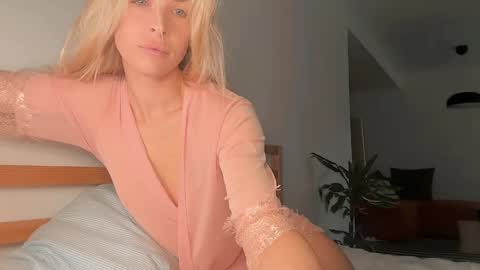 Snapshot of ocicatcat chatting on April 15, 10:11 am ocicatcat online show from April 15, 10:11 am