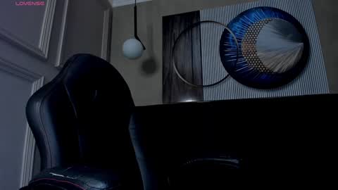 independent model online show from January 28, 4:52 pm